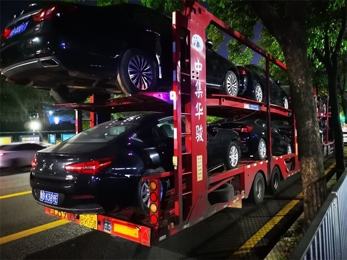 當(dāng)我們考慮將汽車托運(yùn)到其他地方時(shí)，有時(shí)會(huì)考慮是否可以在托運(yùn)的汽車中放置其他物品。讓我們來(lái)聊聊一下在汽車托運(yùn)過(guò)程中是否可以放置其他物品。