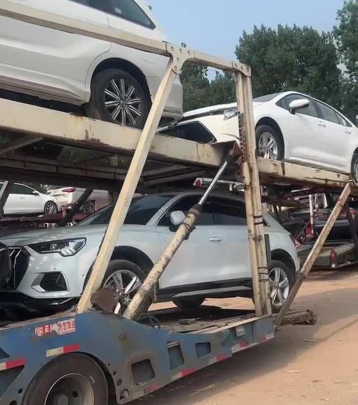 轎車(chē)托運(yùn)保險(xiǎn)的費(fèi)用應(yīng)該誰(shuí)出？